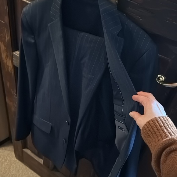 Classic Joseph Abboud Navy Blue Pinstripe Suit - Picture 8 of 9